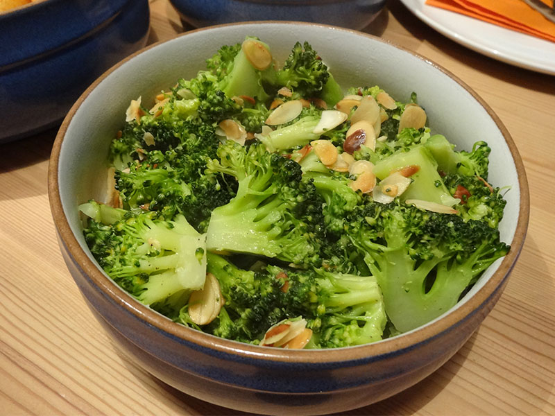 Geschmelzter Mandel-Broccoli – Uta kocht